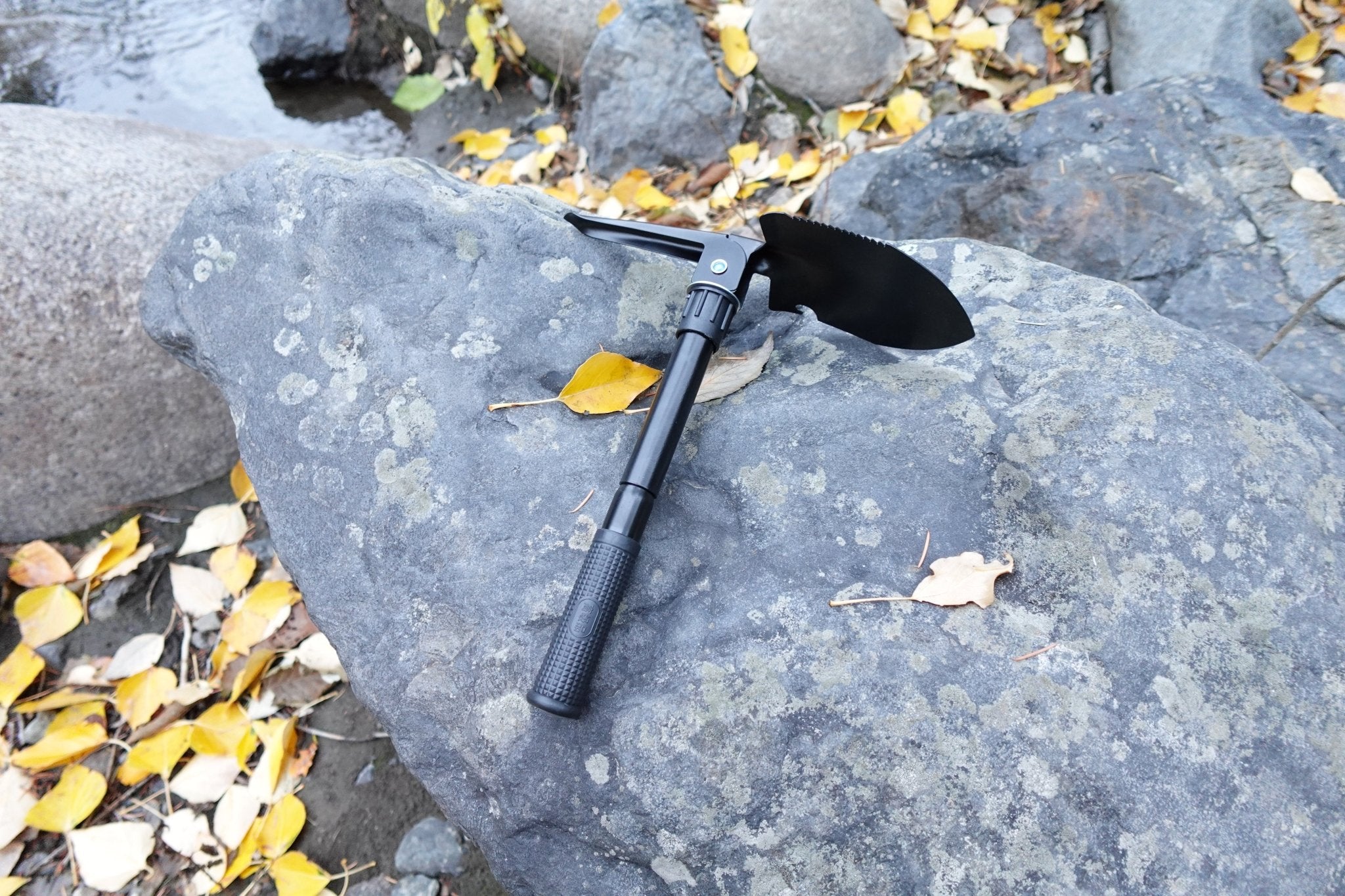 Military Buddy - 5 in 1 military shovel - Cambium Camping